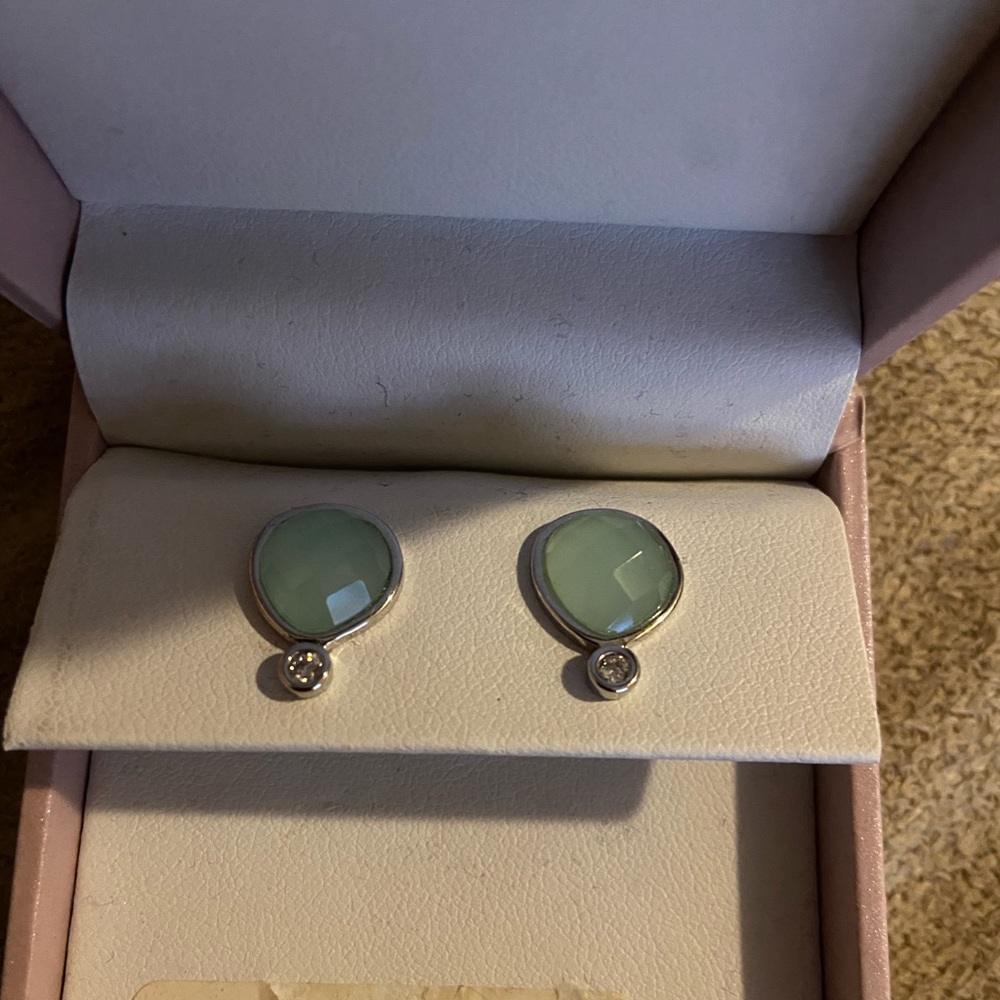 Women’s earring